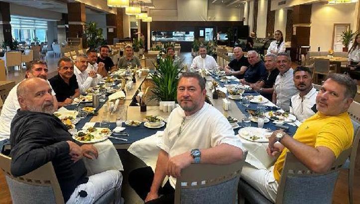 Karşıyaka'da yönetim şekilleniyor