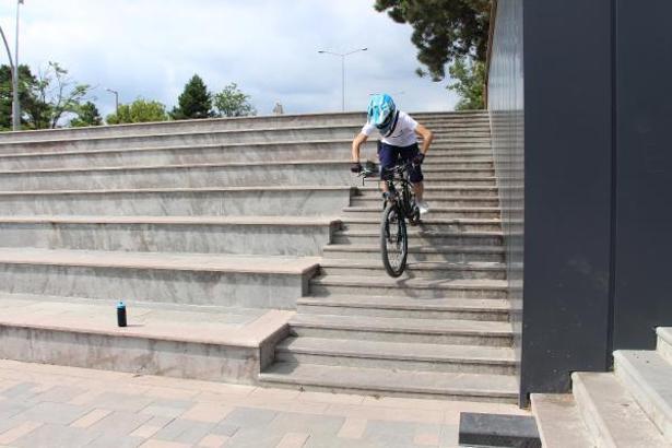 12 yıllık tutkusuyla Türkiye'nin en iyi bisiklet sporcusu olma hayali için çalışıyor