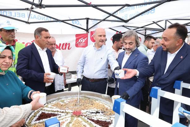 Süleyman Soylu'dan Sultangazi'de aşure ikramı