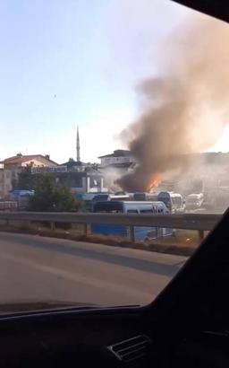 Ümraniye'de karavan dönüşümü yapılan işyerinde yangın