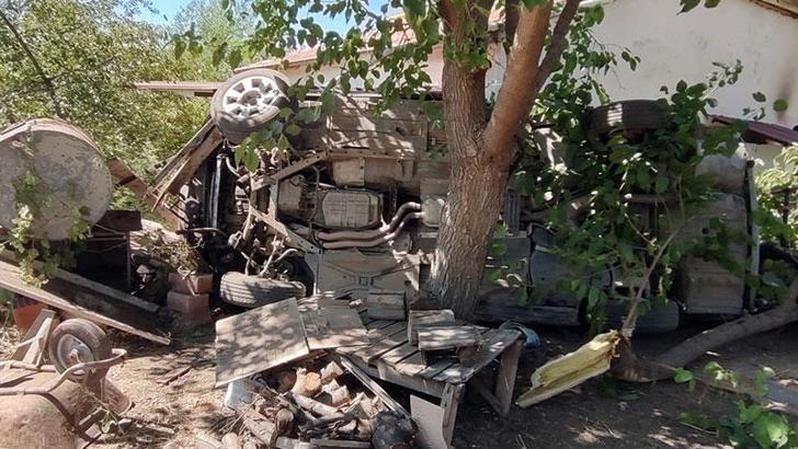 Elazığ’da otomobil yol kenarındaki bahçeye uçtu: 7 yaralı