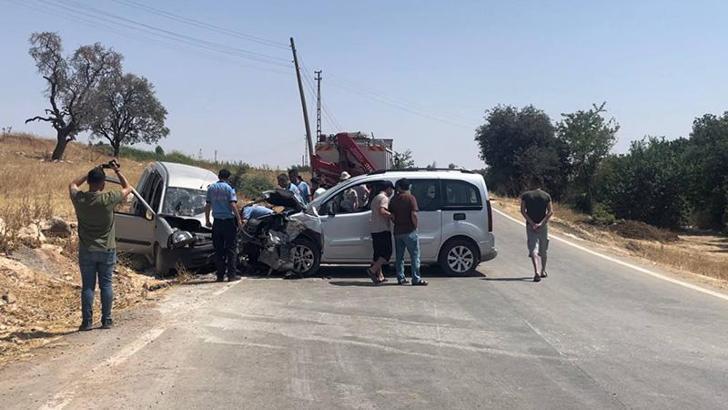 Gaziantep'te 2 hafif ticari araç çarpıştı: 1 ölü, 8 yaralı