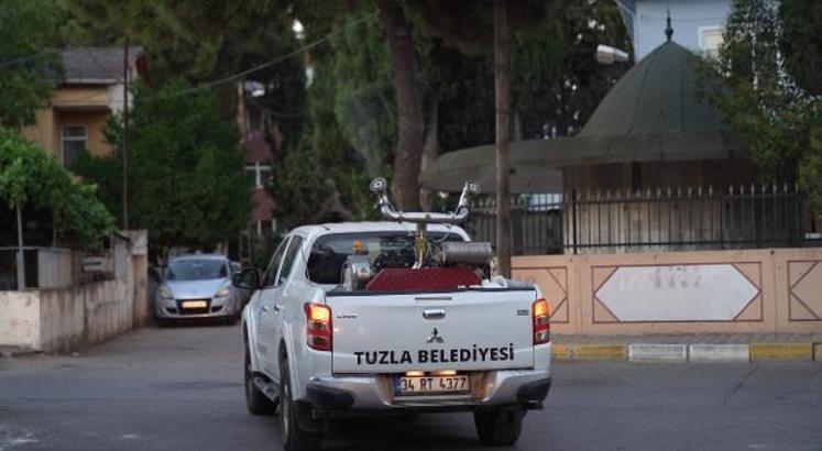 Tuzla’da sinek ve haşerelere karşı ilaçlama çalışması