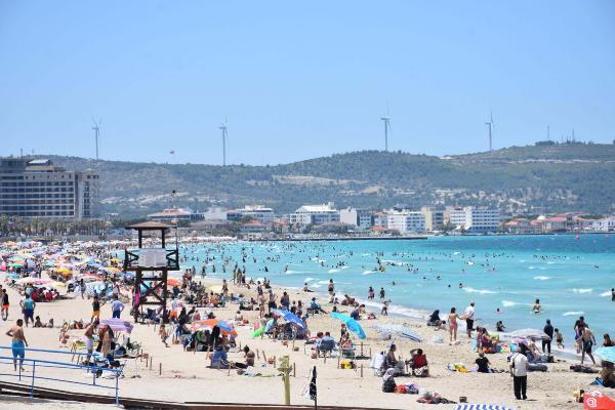 Çeşme'de 'Havlunu al da gel' protestolarının hedefi beach club'lara giriş, 300 TL'den başlıyor