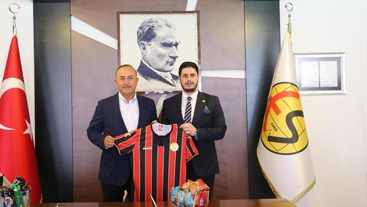 Çavuşoğlu, Eskişehirspor’u ziyaret etti