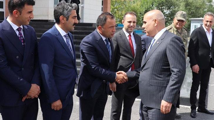 Ağrı Valisi Koç, şehitlik ziyaretiyle görevine başladı