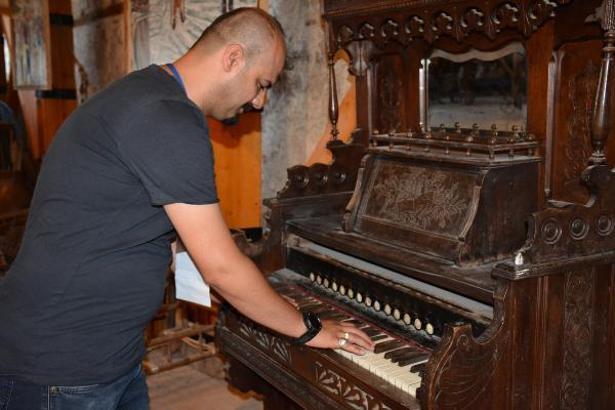 153 yıllık körüklü kilise piyanosu ilgi görüyor