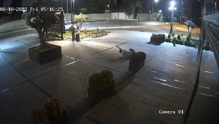 Başakşehir'de akrabaların silahlı çatışması kamerada