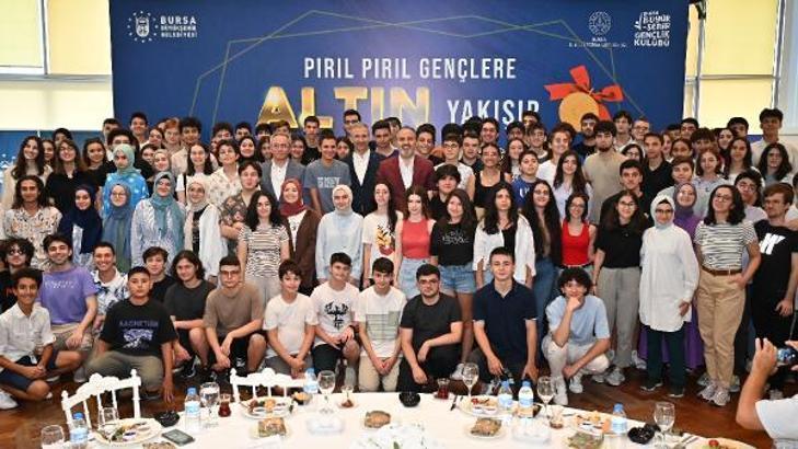 YKS ve LGS’de ilk bine giren 180 öğrenci ödüllendirildi
