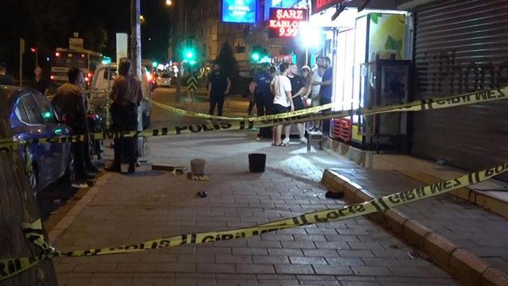 İzmir'de husumetli oldukları kadın esnaf tarafından tabancayla vurulan çiftten koca öldü