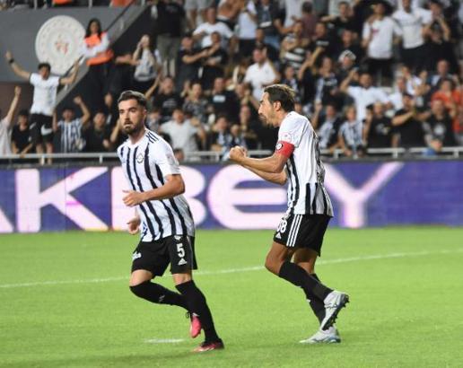 Altay'da 42'lik kaptan alkış topladı