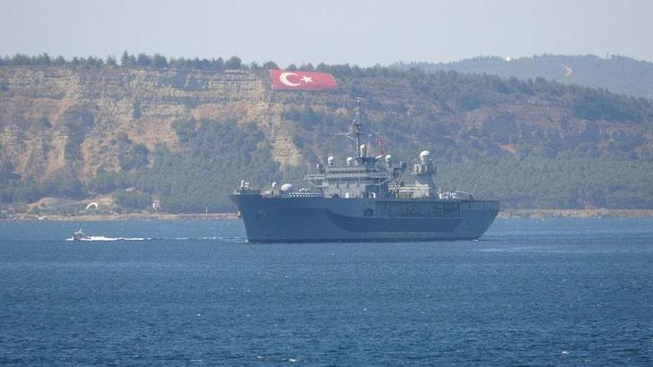 ABD savaş gemisi USS Mount Whitney, Çanakkale Boğazı'ndan geçti