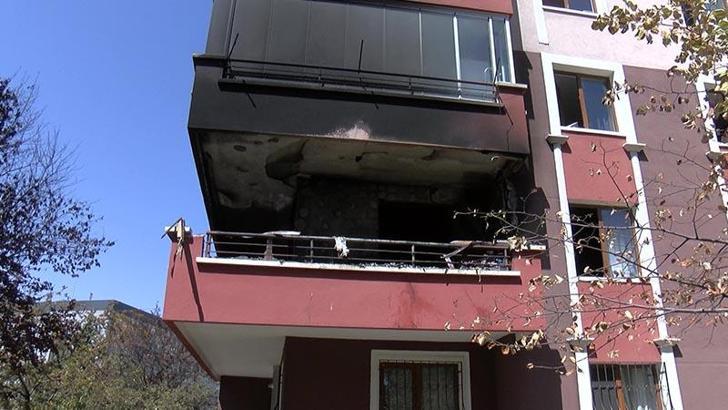 Balkonda çıkan yangın, evi yaktı