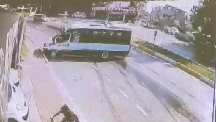 Sultanbeyli'de mazot dökülen yolda 7 araç kaza yaptı: Bisikletli son anda kurtuldu