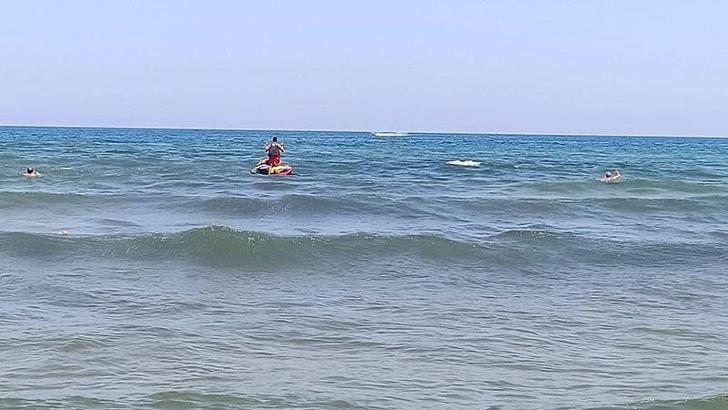 Kandıra'da 'mavi bayraklı' plajlar hariç denize girmek yasaklandı