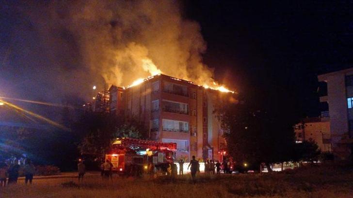 Elazığ'da çıkan çatı yangını 3 saatte söndürüldü