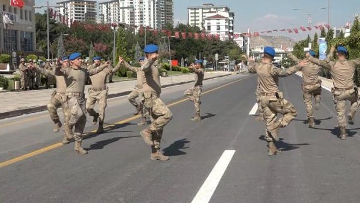Elazığ'da 30 Ağustos Zafer Bayramı kutlamalarının provası yapıldı