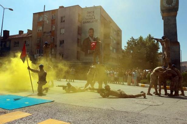 Çankırı'da komandoların gösterisi beğeni topladı