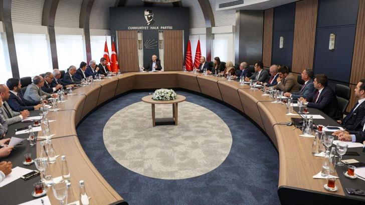 Kılıçdaroğlu, partisinin Ankara İl Başkanı Akıllı ile ilçe başkanlarını kabul etti