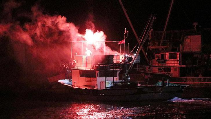 Tekirdağ balıkçılar, havai fişek gösterileriyle denize açıldı