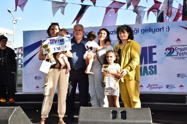 Erguvan Festivali devam ediyor...kadınlar hem bebeklerini hem de böreklerini yarıştırdı