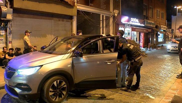 Beyoğlu'nda asayiş denetimi; 8 kaçak göçmen yakalandı