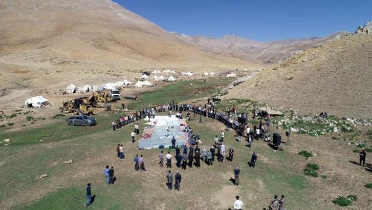 Van'da yayla yolu açılışına halaylı kutlama