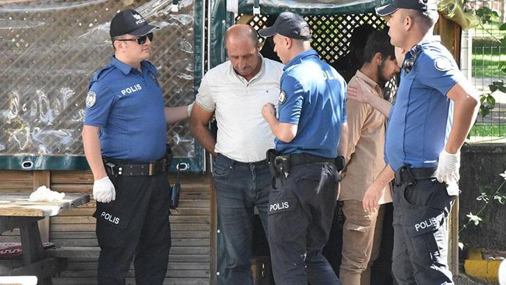 Sürücüsü ihtara uymayan hafif ticari araçtan 8 düzensiz göçmen çıktı