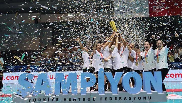 Yalıkavakspor kupaları çiftledi