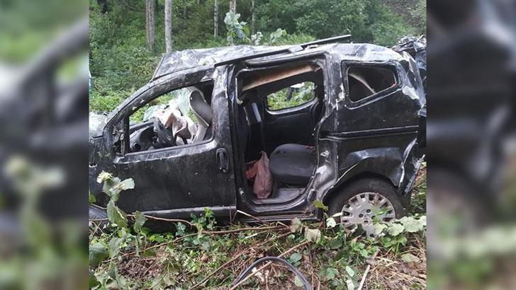 Ordu'da hafif ticari araç şarampole yuvarlandı: Hamile kadın ile 2 kişi öldü