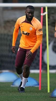 Galatasaray'da Tanguy Ndombele ilk antrenmanına çıktı
