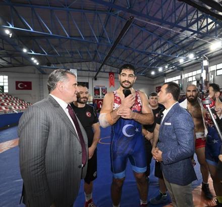 Cumhurbaşkanı Erdoğan, Bakan Bak'ın telefonundan Taha Akgül ile görüştü