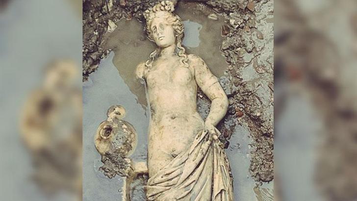 Bartın'da 1800 yıllık su perisi heykeli bulundu