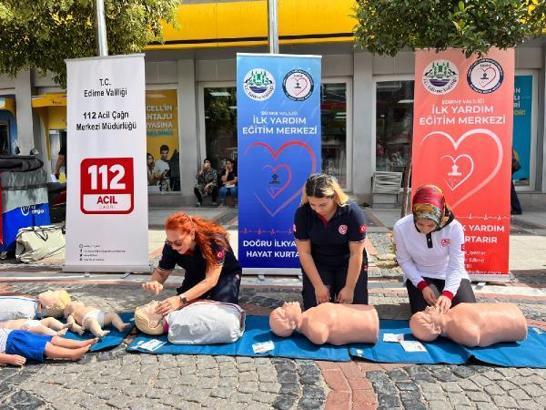 Edirne'de ilk yardımın önemi, kalabalık caddede uygulamalı anlatıldı