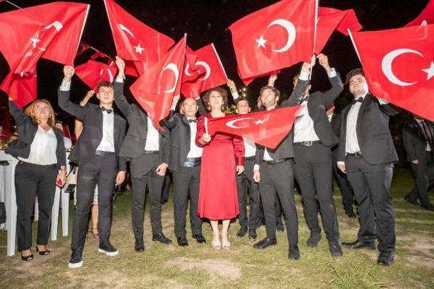 İzmir'de kurtuluş kutlamaları resepsiyonla başladı