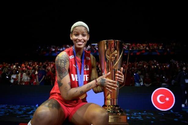 Küba'da kadro dışı, Türkiye'de 'Vargas Hava Yolları'