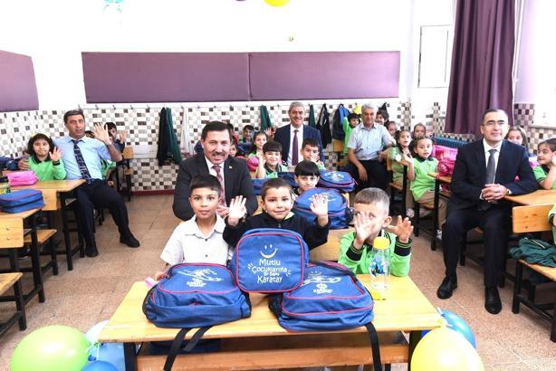 Karatay Belediyesi'nden 10 bin öğrenciye çanta ve kırtasiye desteği