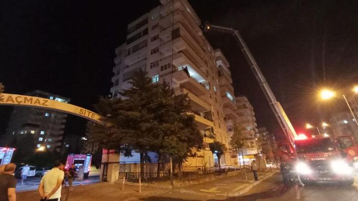 Diyarbakır’da çatı yangını: 4 itfaiyeci dumandan etikendi