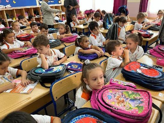 Bağcılar’da 30 bin öğrenciye çanta ve kırtasiye desteği