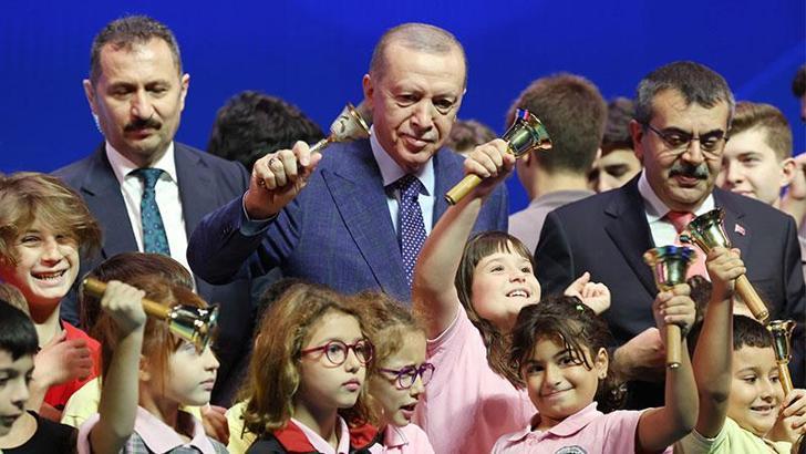 Cumhurbaşkanı Erdoğan: Saatlik ek ders ücretlerinde yaklaşık yüzde 25 oranında ilave bir artışa gidiyoruz
