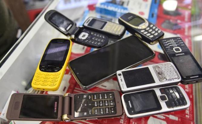 Tuşlu telefon kullanıcısı artınca hurdası bile para etti