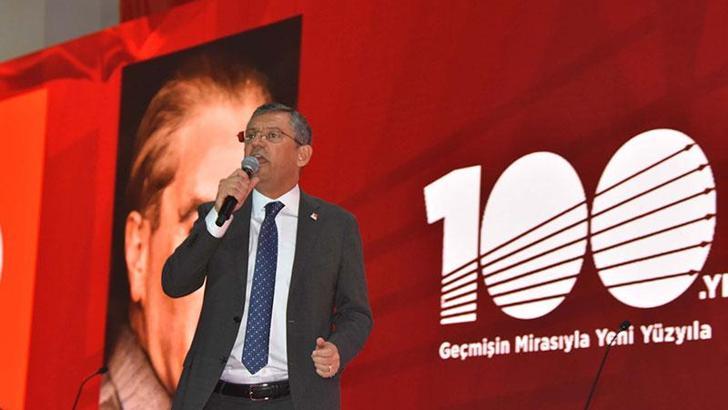 Özgür Özel: CHP'yi ayağa kaldırmak için babaevinden helallik almaya geldim