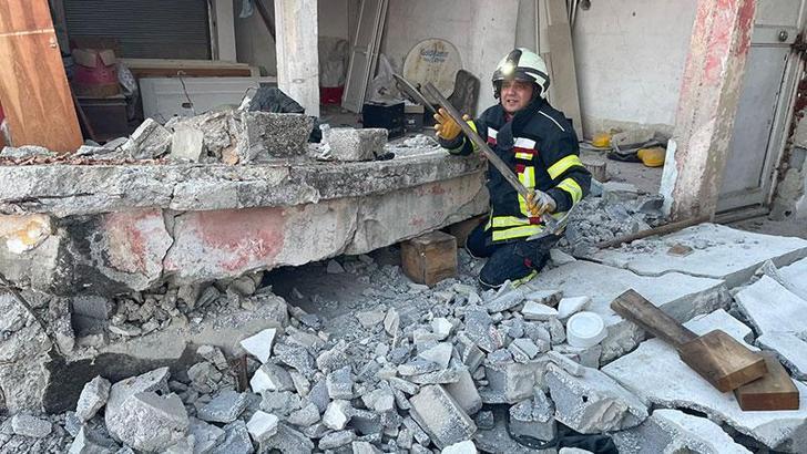 Tarsus'ta eski yapı evin duvarı çöktü, 1 çocuk yaralandı