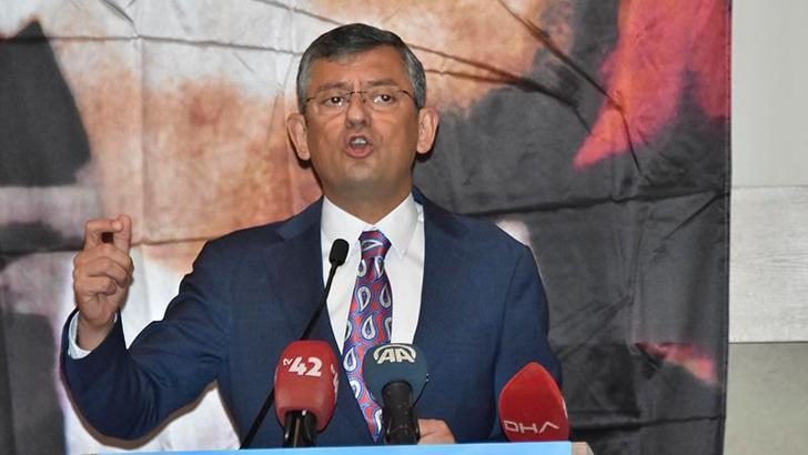 Özgür Özel: Biz birilerinin göstermek istediği gibi onun karşısında, bunun yanında değiliz