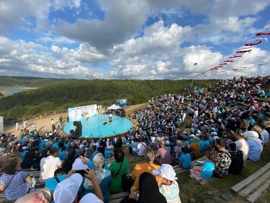 Bakan Bak: Çocuklarınızı spor ve teknolojiyle buluşturun