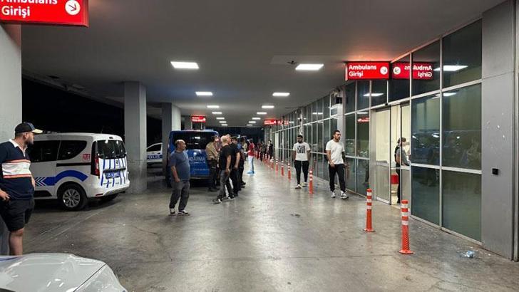 Husumetliler arasında markette çıkan silahlı kavga hastane önünde devam etti: 2 yaralı