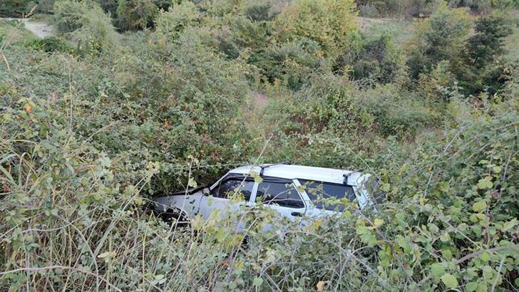 Lastiği patlayan otomobil, şarampole uçtu: 4 yaralı