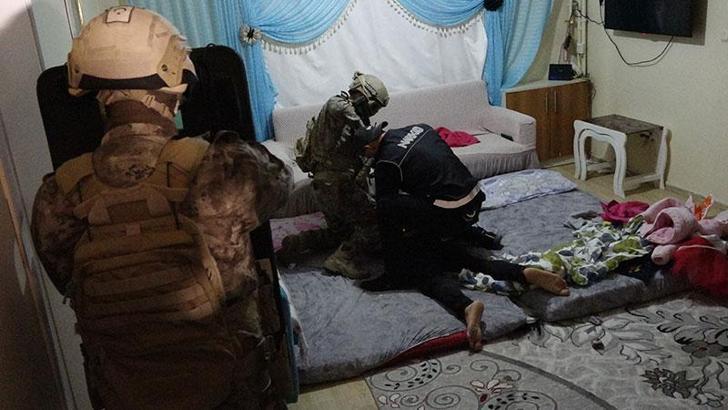 Bursa'da uyuşturucu satıcılarına şafak operasyonu; 135 gözaltı