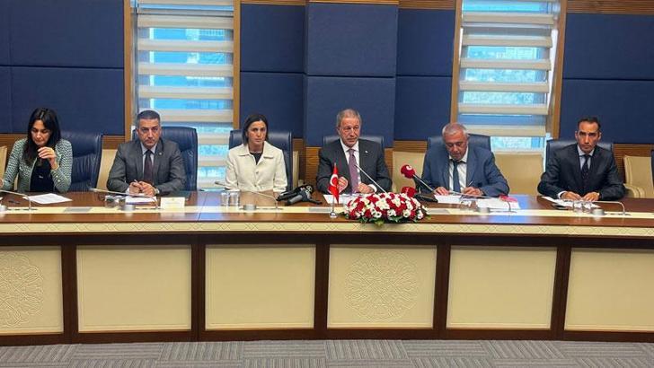 Milli Savunma Komisyonu Başkanı Akar, Moğolistan heyetiyle görüştü