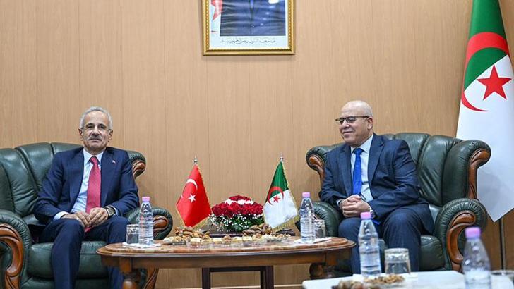 Bakan Uraloğlu, Cezayirli mevkidaşı Cherfa ile görüştü